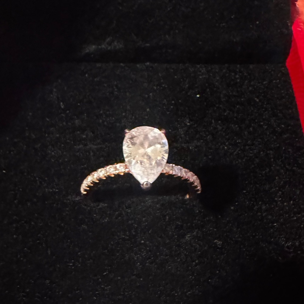 Elegant Silver Teardrop Ring